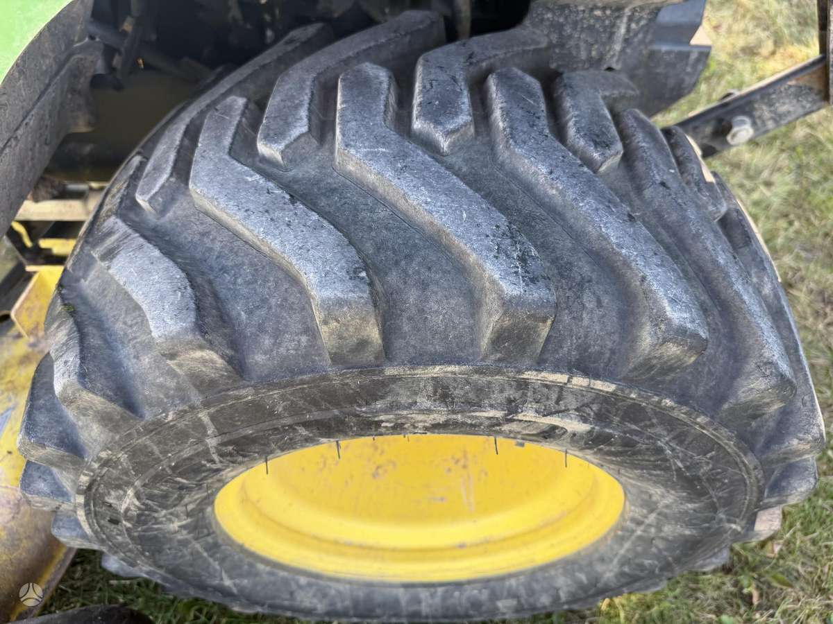 John Deere 2305, sodo traktoriai