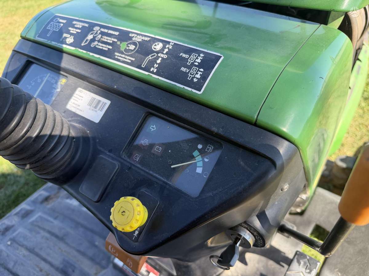 John Deere 2305, sodo traktoriai