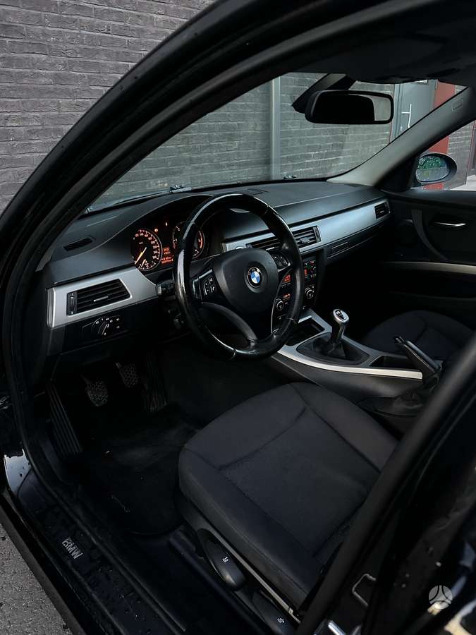 BMW 318, 2.0 l., Седан