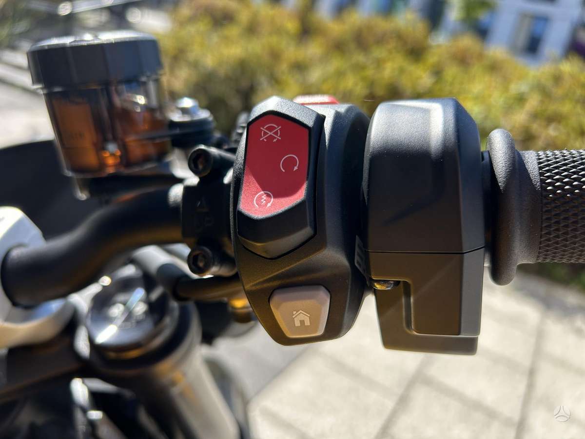 Triumph Street Triple 765cc, street / classic