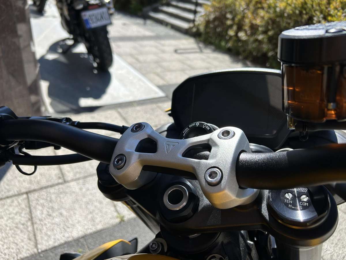 Triumph Street Triple 765cc, street / classic