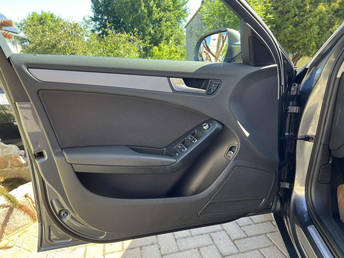 Audi A4, 1.8 l., Седан