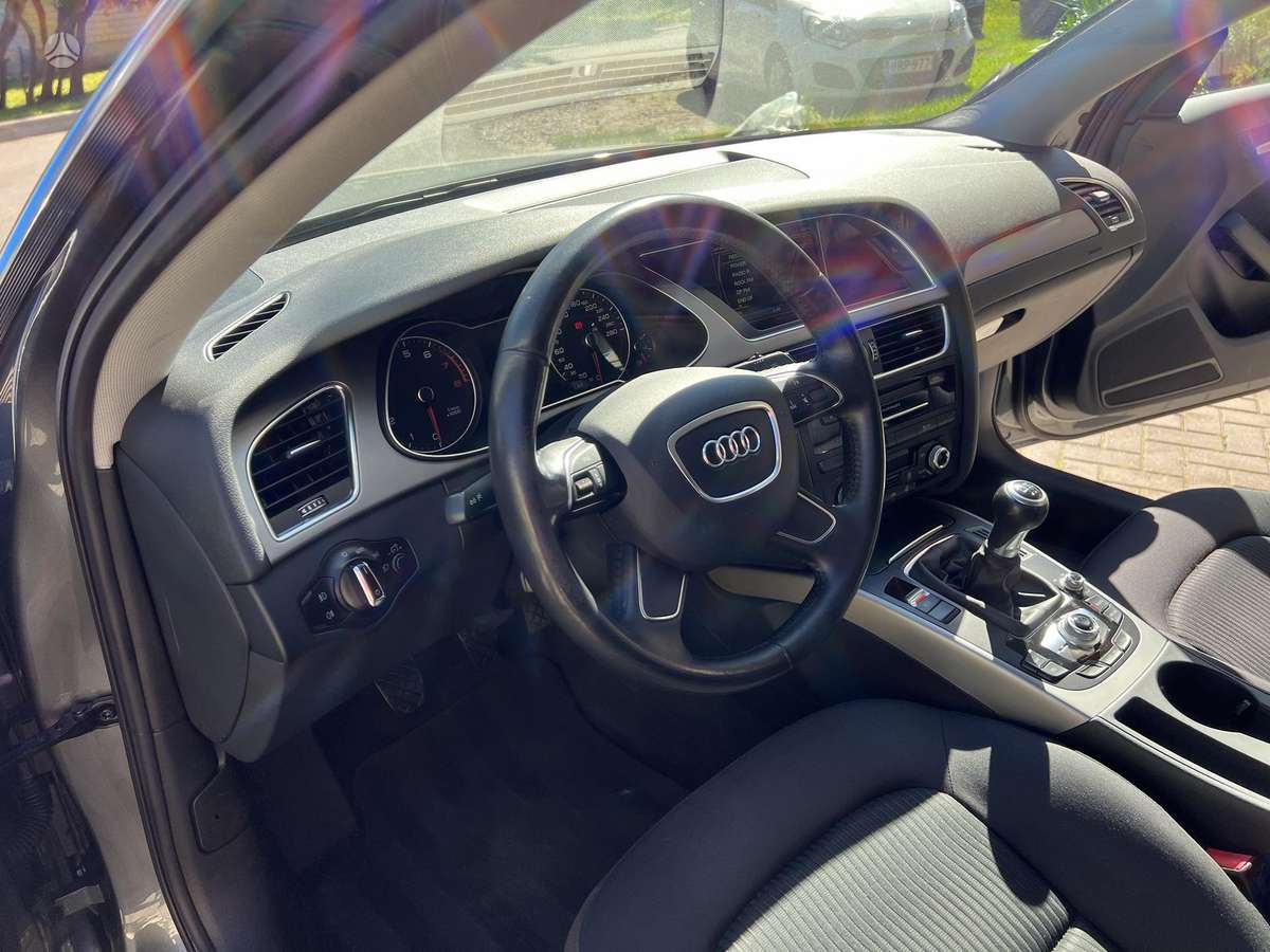 Audi A4, 1.8 l., Седан