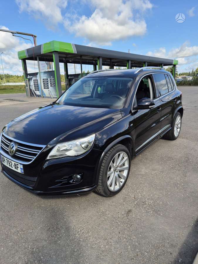 Volkswagen Tiguan - 1