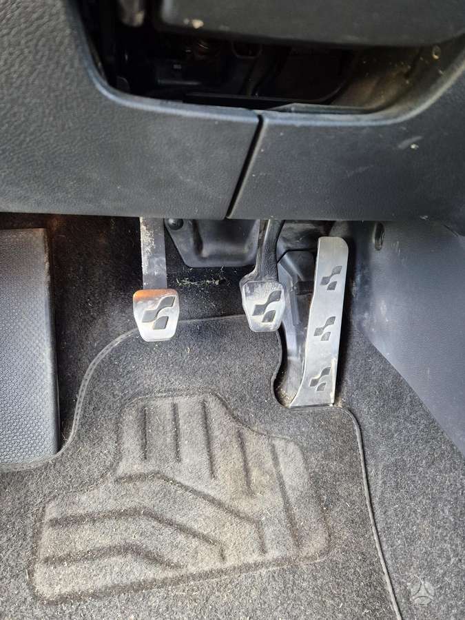 Volkswagen Tiguan - 9