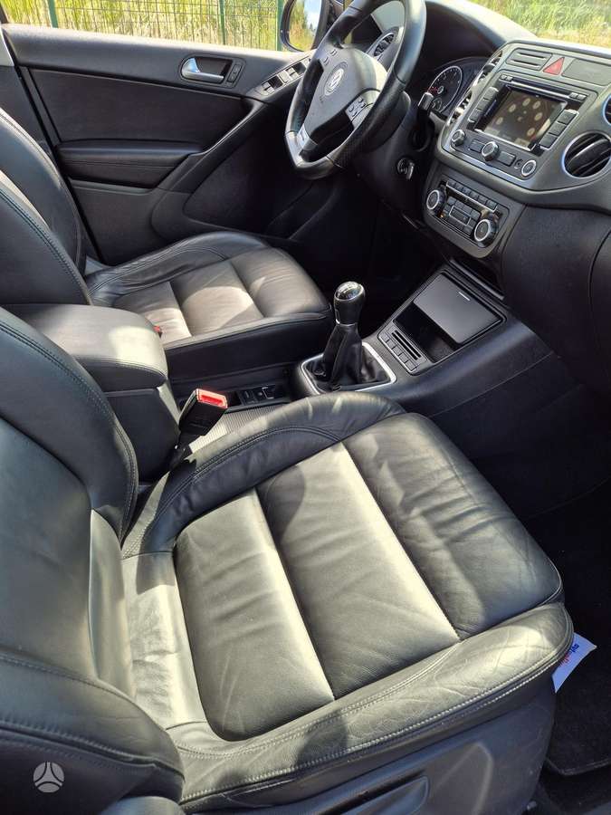 Volkswagen Tiguan - 11