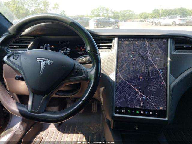 Tesla Model S, hečbekas