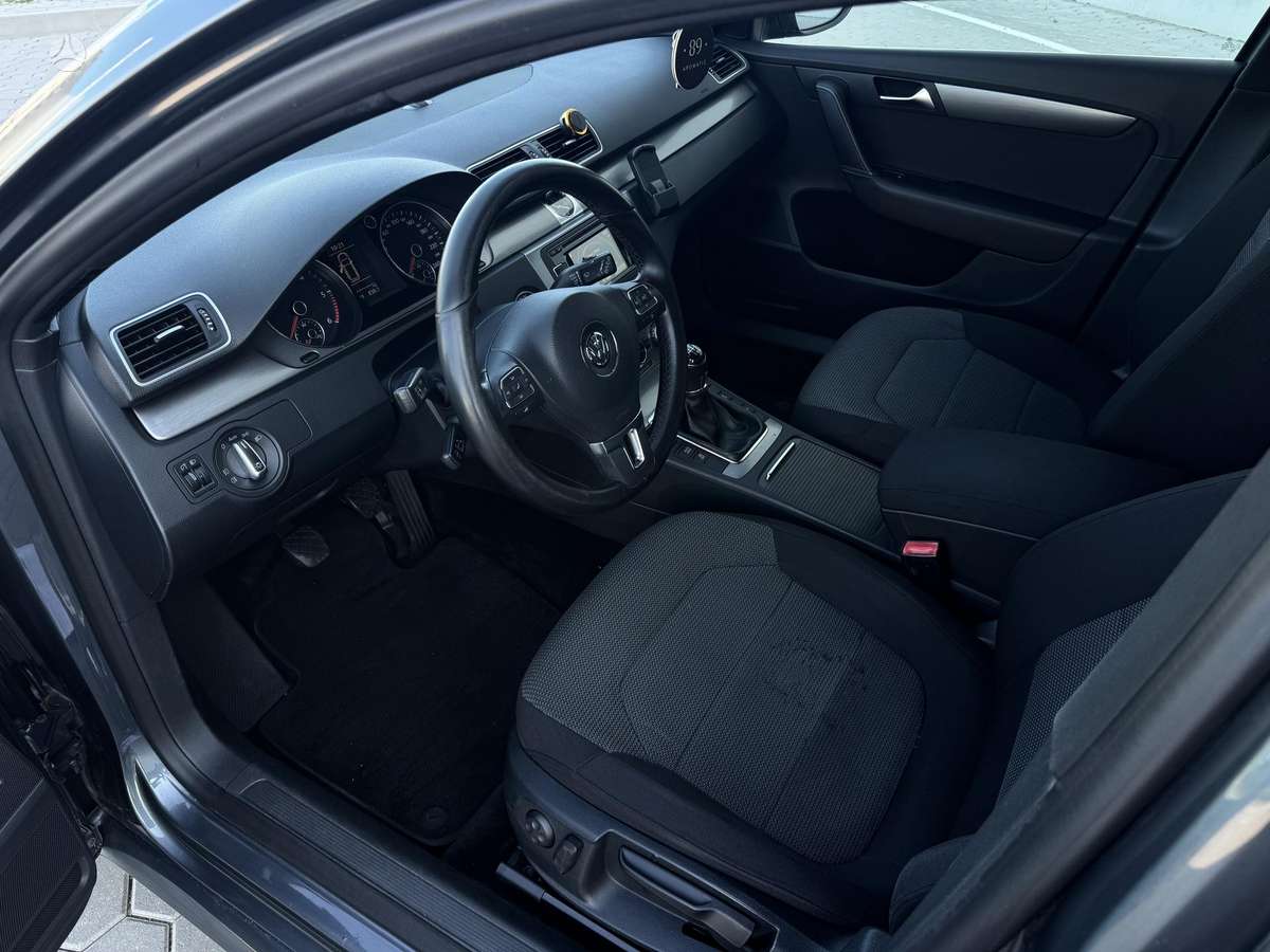 Volkswagen Passat - 8