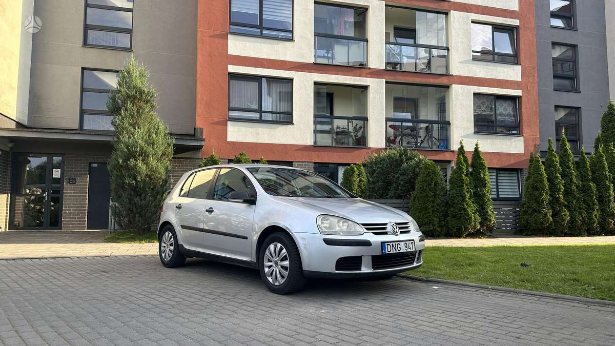 Volkswagen Golf - 1
