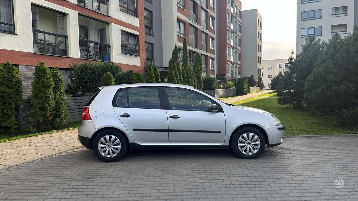 Volkswagen Golf - 2