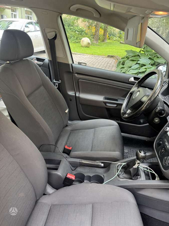 Volkswagen Golf - 8