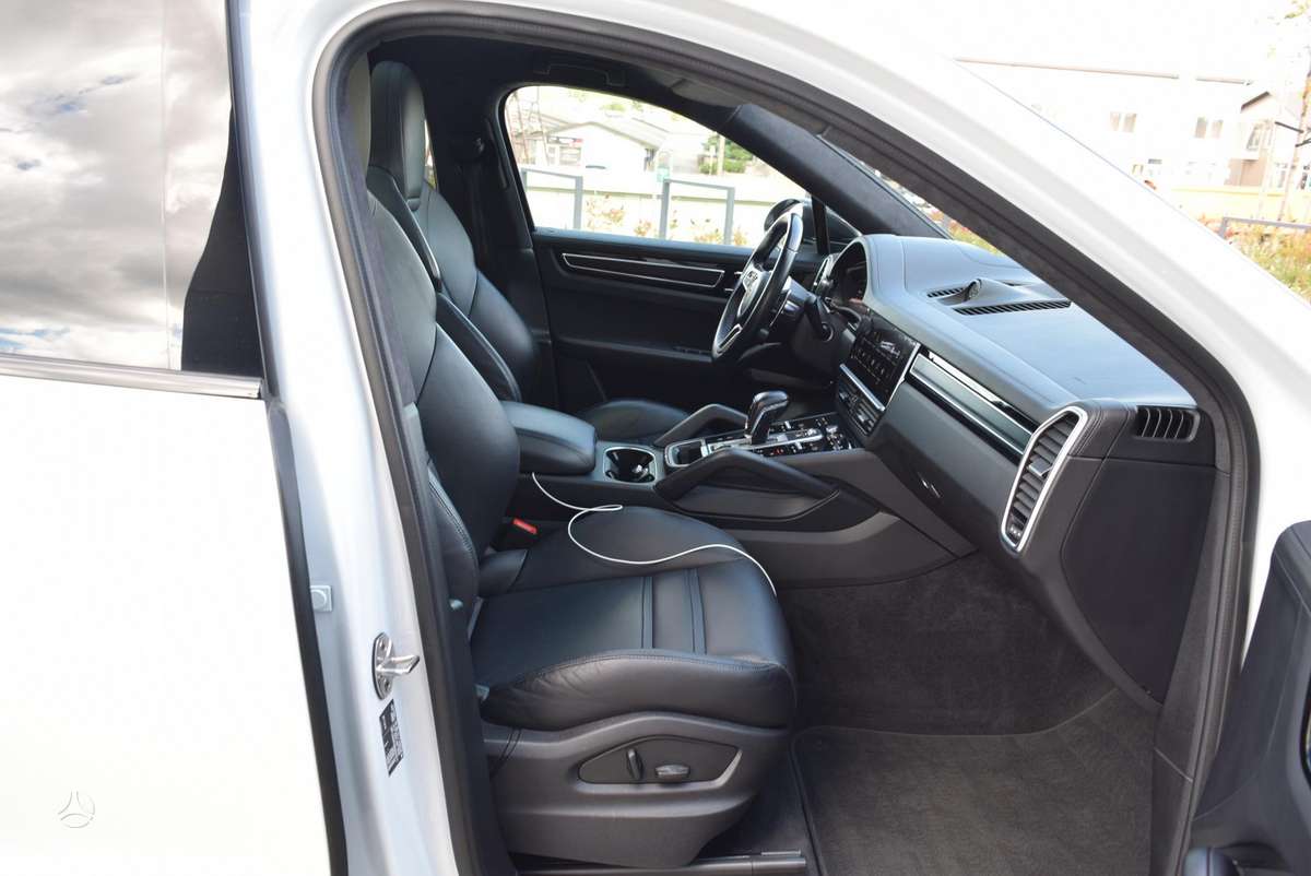 Porsche Cayenne - 11