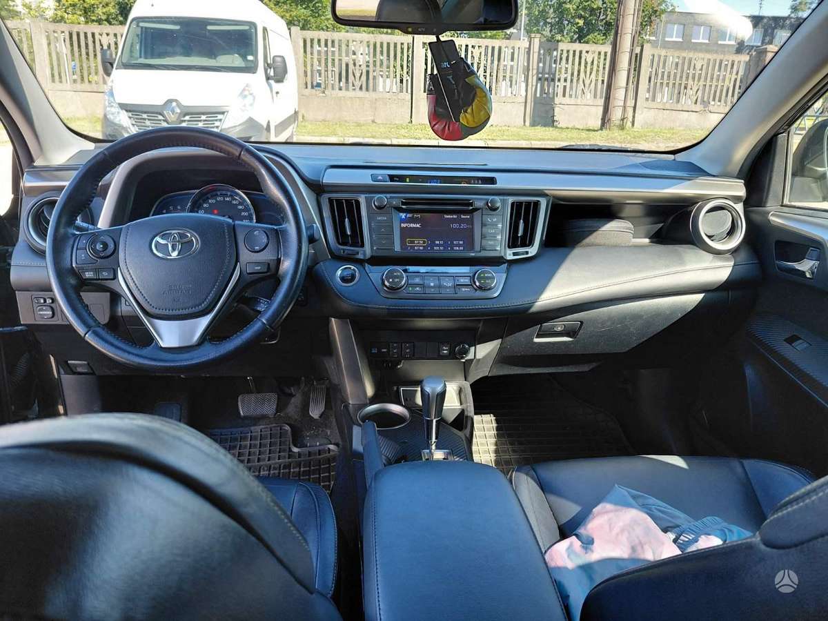 Toyota RAV4 - 8