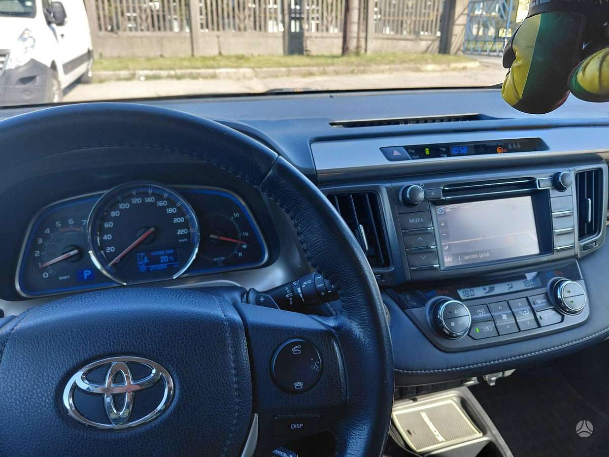 Toyota RAV4 - 9
