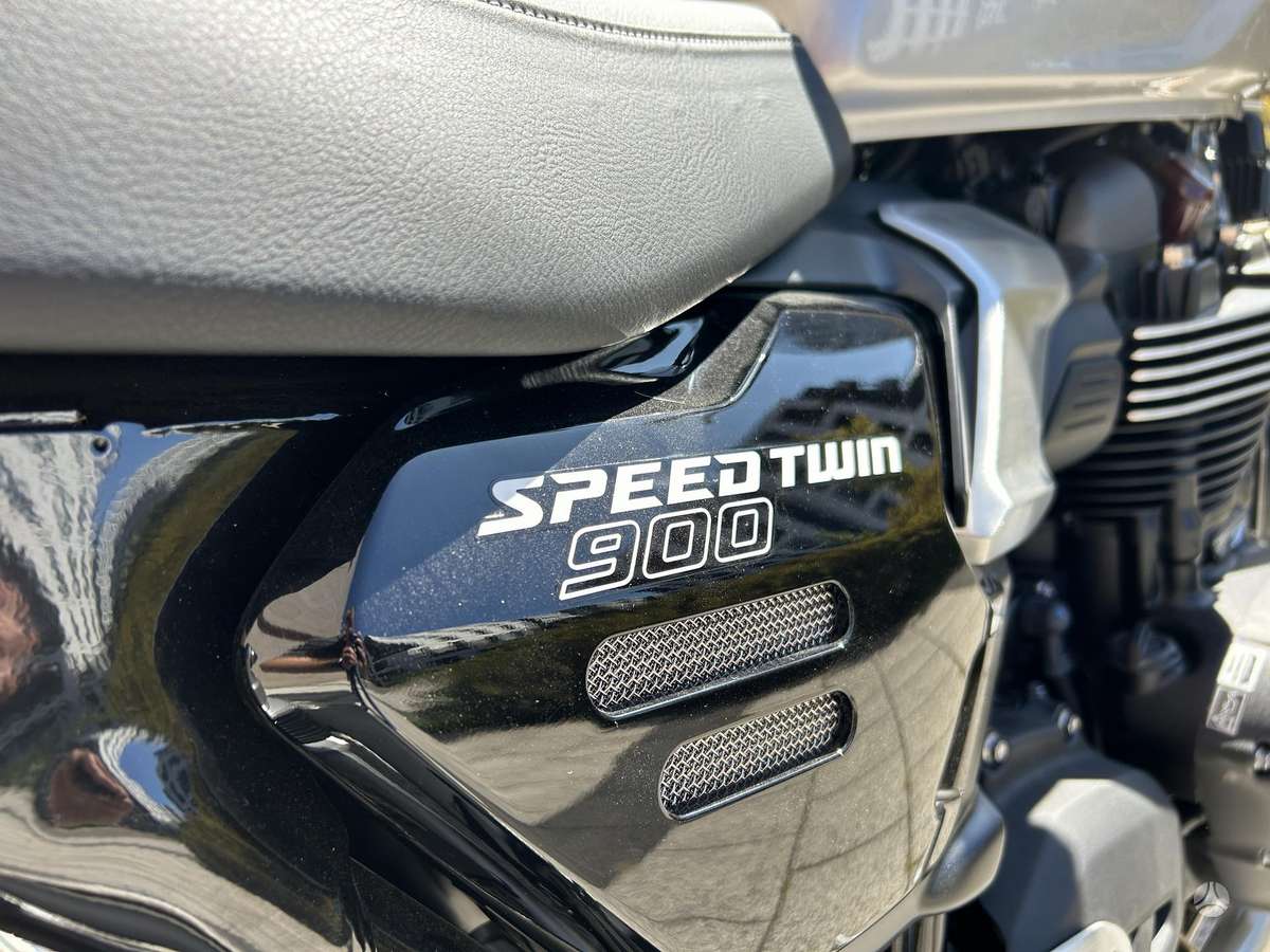 Triumph Speed Twin 900cc, street / classic
