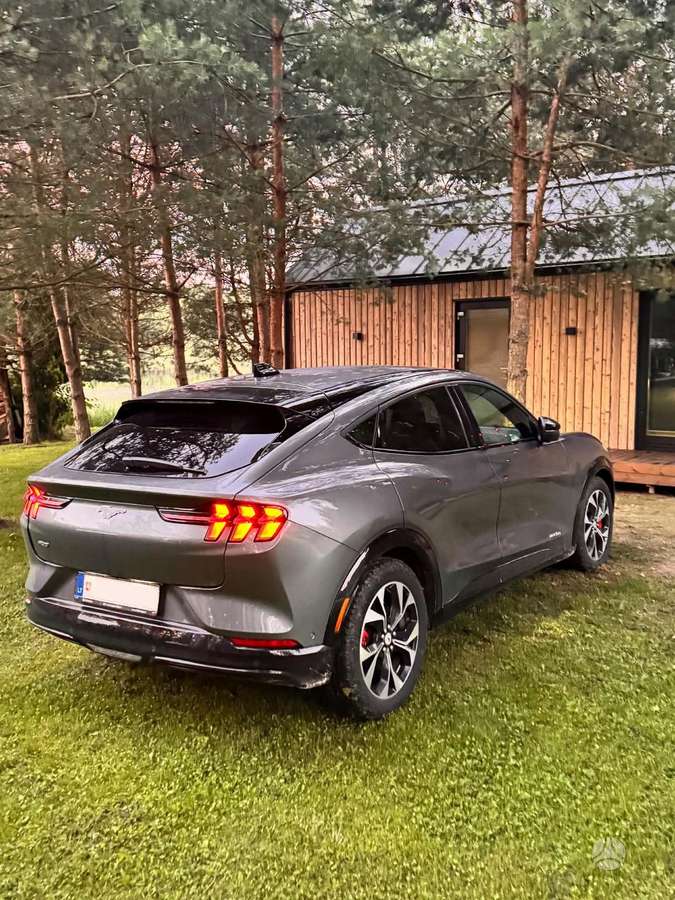 Ford Mustang Mach-E, 75 kWh, hatchback