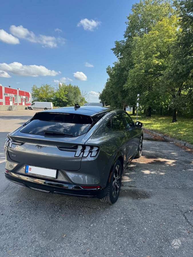 Ford Mustang Mach-E, 75 kWh, hatchback