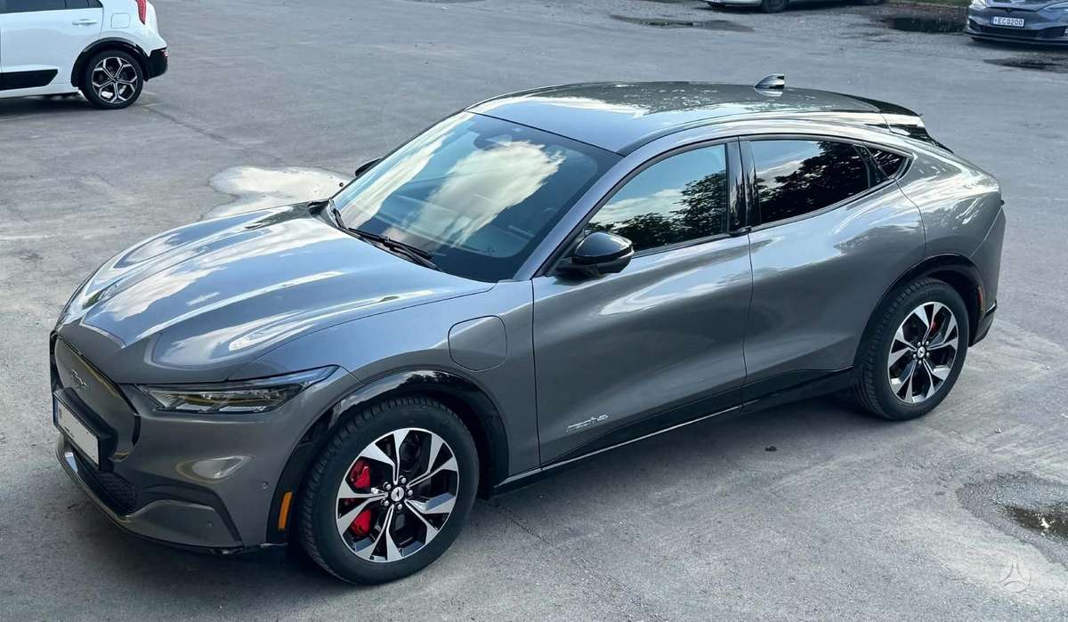 Ford Mustang Mach-E, 75 kWh, hatchback