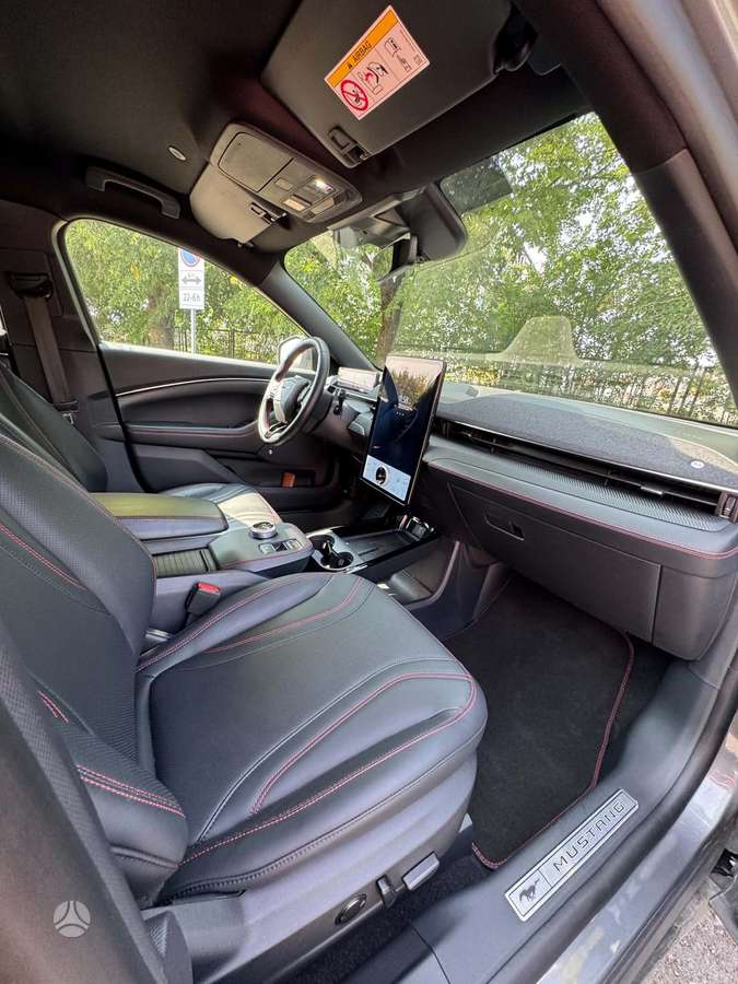 Ford Mustang Mach-E, 75 kWh, hatchback