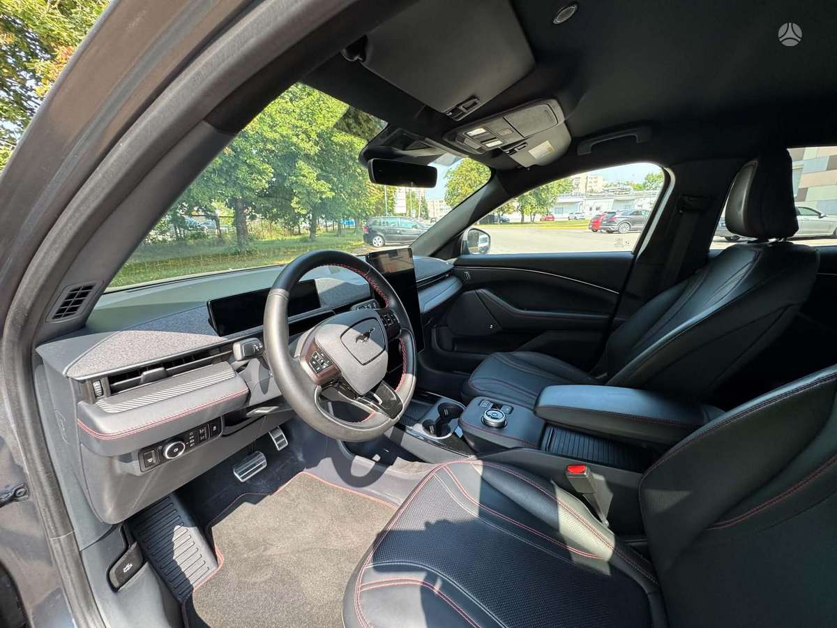 Ford Mustang Mach-E, 75 kWh, hatchback