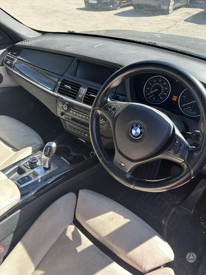 BMW X5 по частям. Detaliu pristatymas