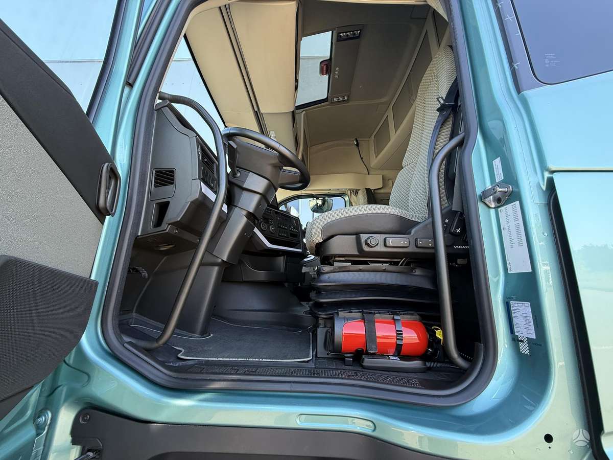 Volvo FHE 490kW Globetrotter, single sleeper