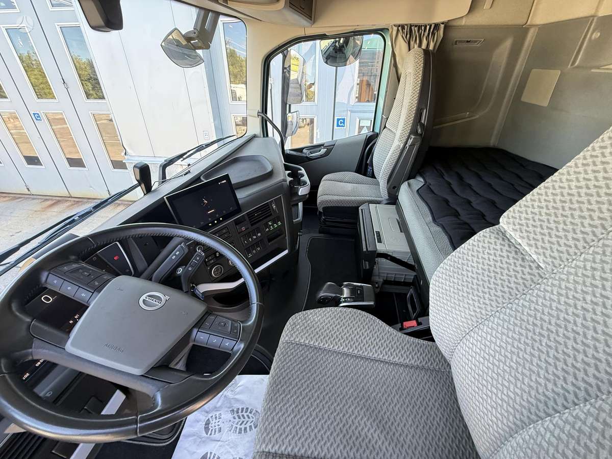 Volvo FHE 490kW Globetrotter, single sleeper