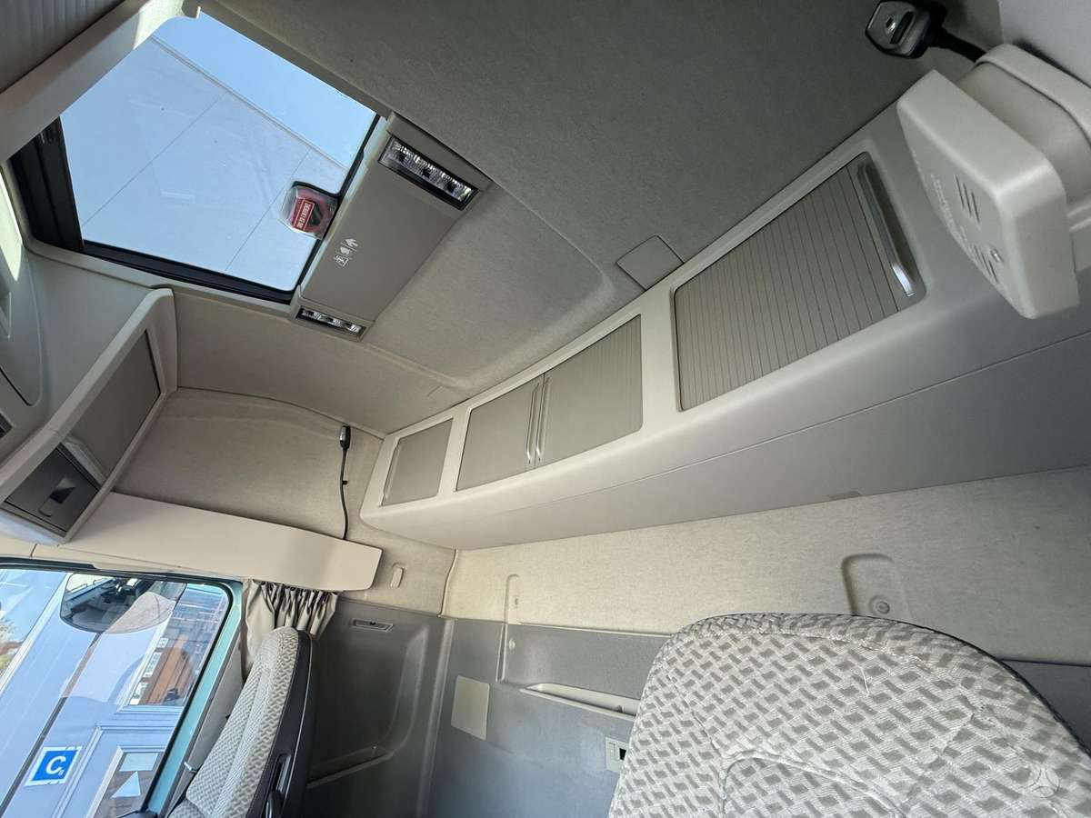 Volvo FHE 490kW Globetrotter, single sleeper