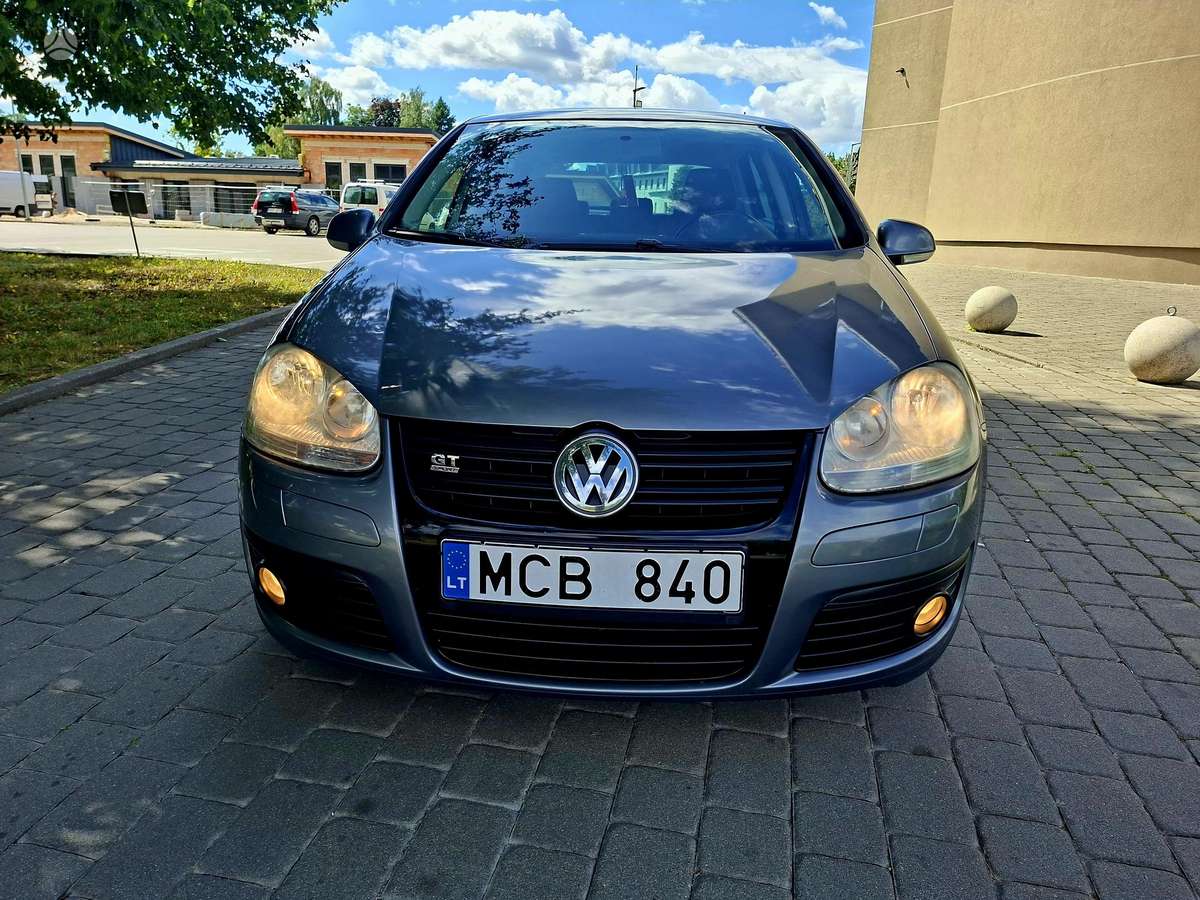 Volkswagen Golf - 1