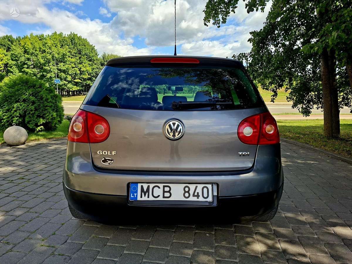 Volkswagen Golf - 8