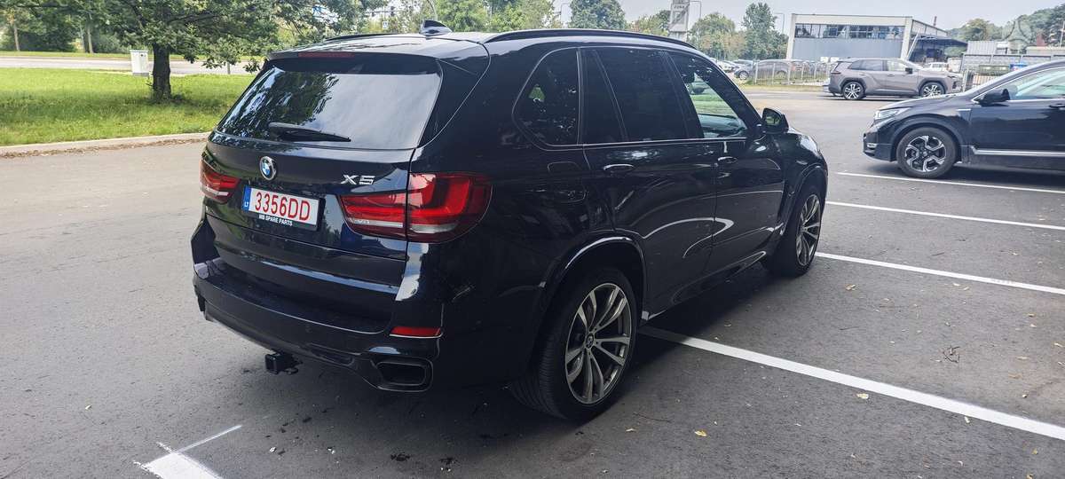 BMW X5, 4.4 l., off-road / crossover