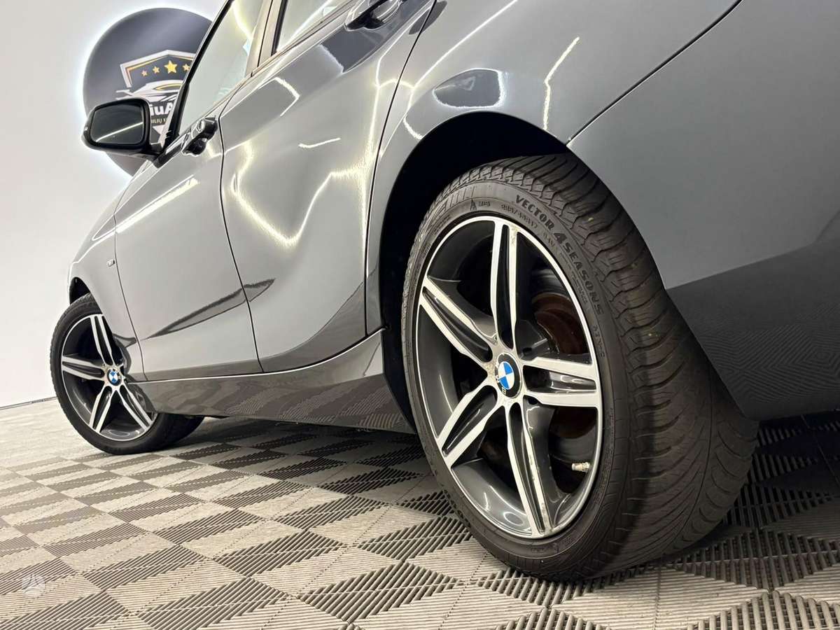 BMW 120, 2.0 l., hatchback