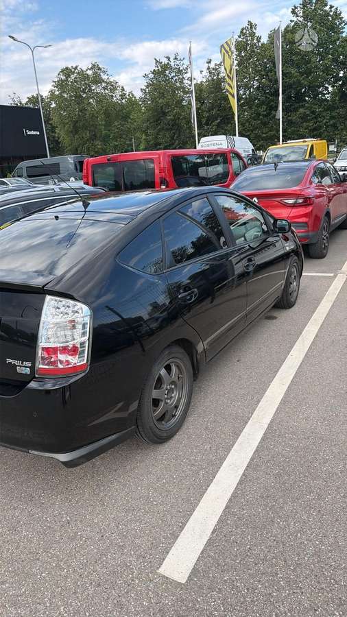 Toyota Prius - 4