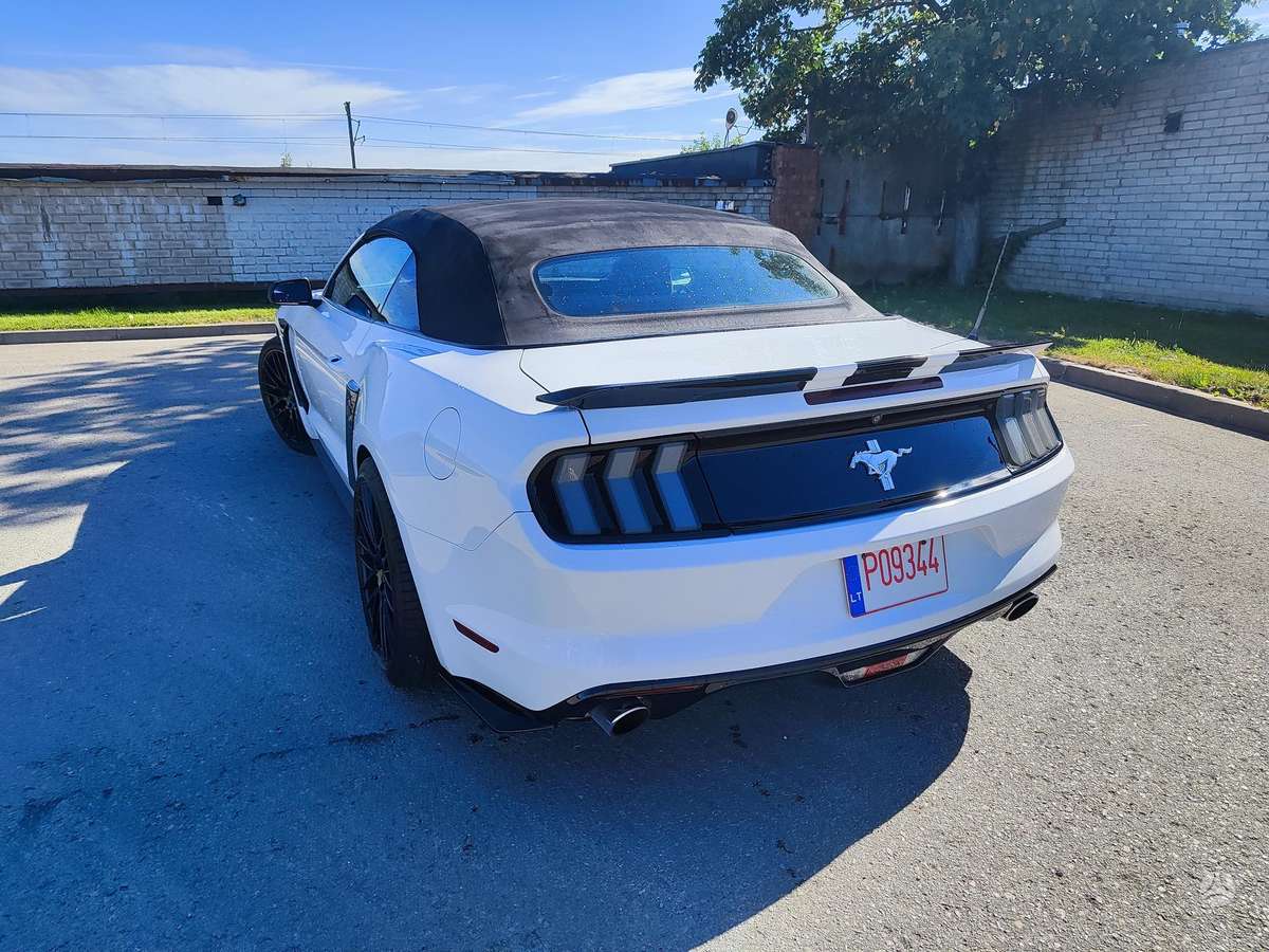 Ford Mustang, 3.7 l., convertible