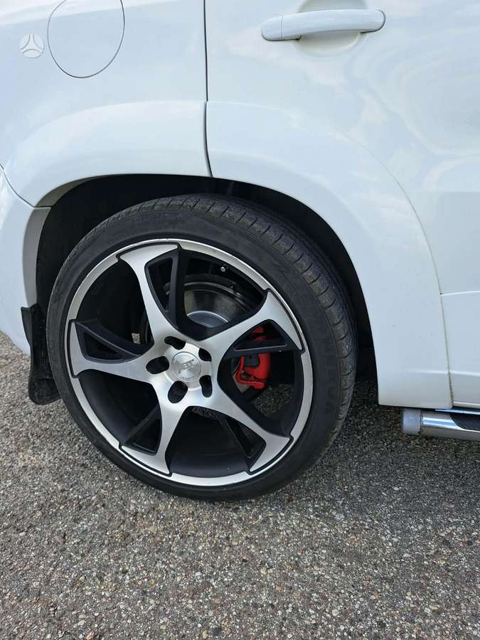 Volkswagen Tiguan - 8