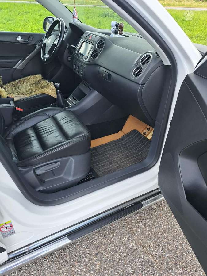 Volkswagen Tiguan - 11
