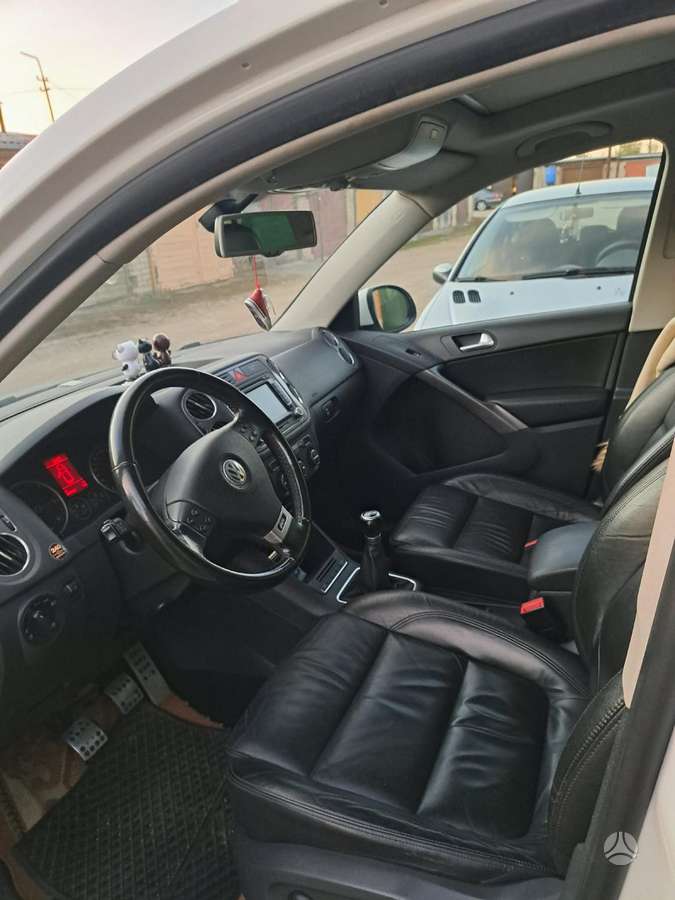 Volkswagen Tiguan - 5