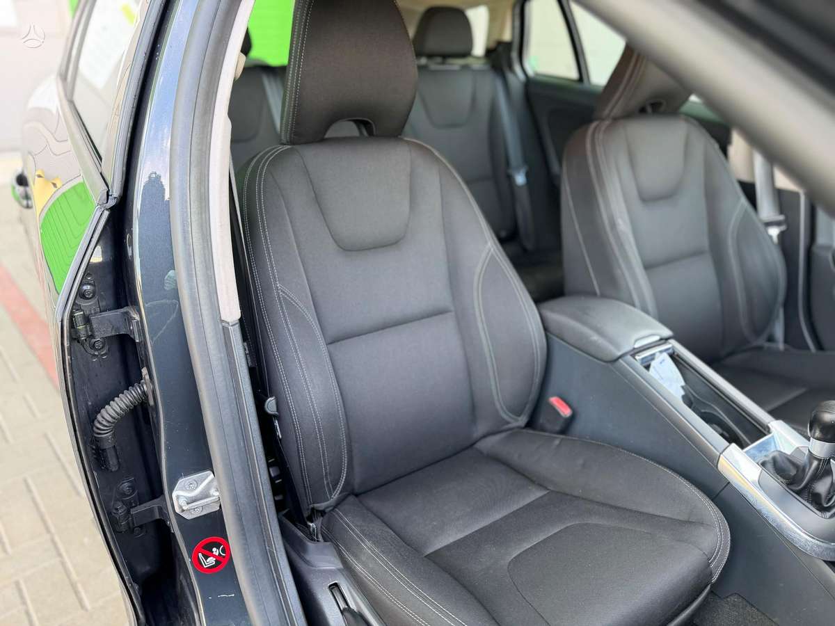 Volvo V60, 1.6 l., hatchback