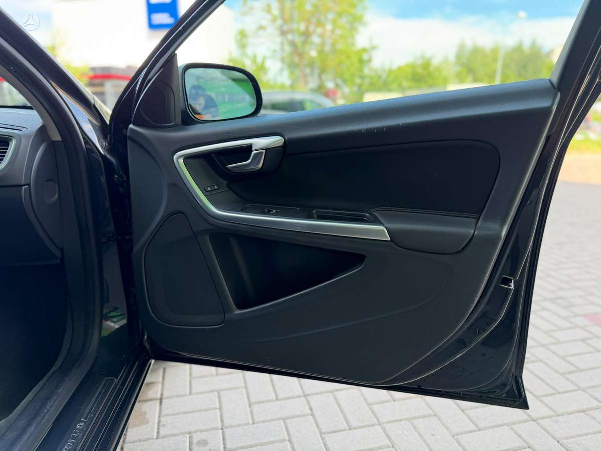 Volvo V60, 1.6 l., hatchback