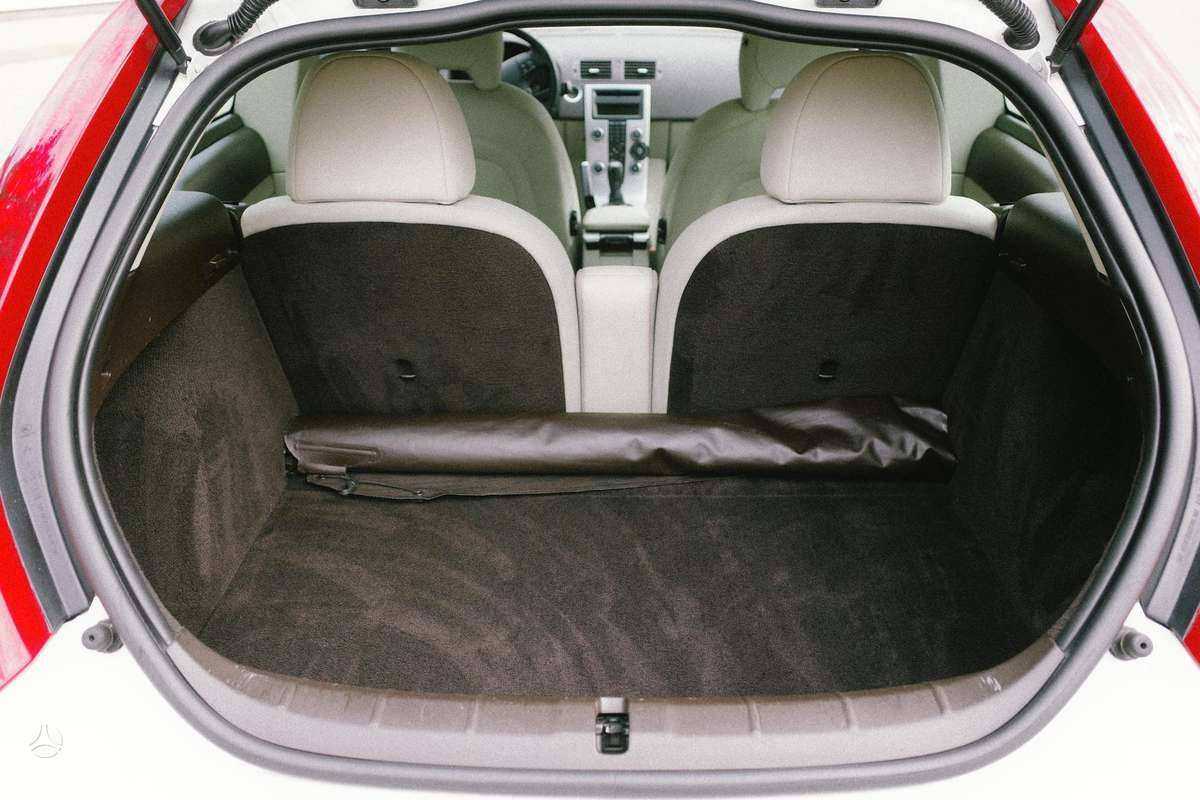 Volvo C30, 1.6 l., hatchback