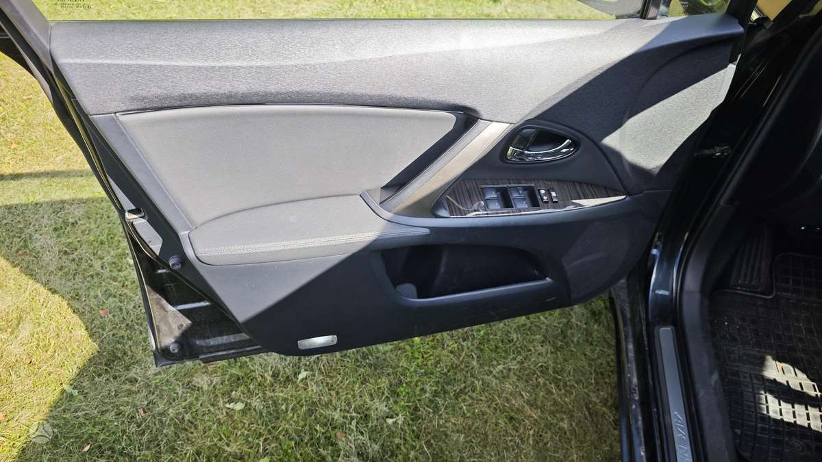 Toyota Avensis - 12