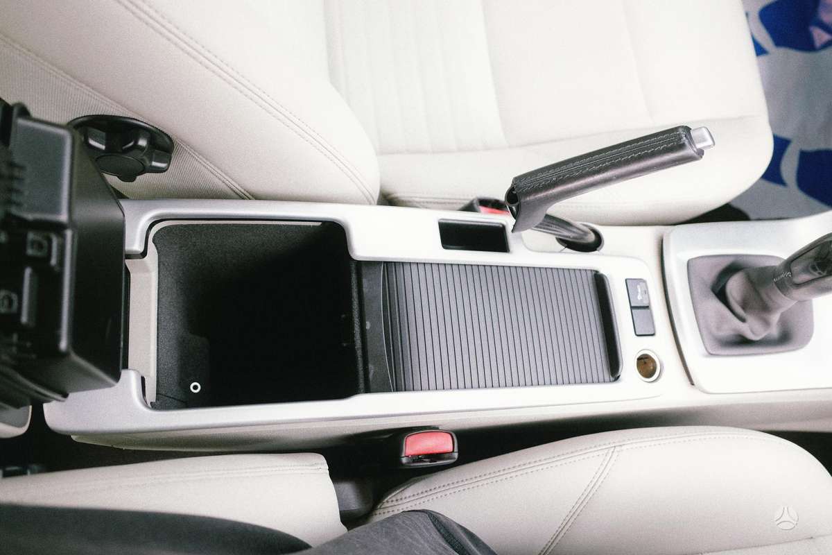 Volvo C30, 1.6 l., hatchback