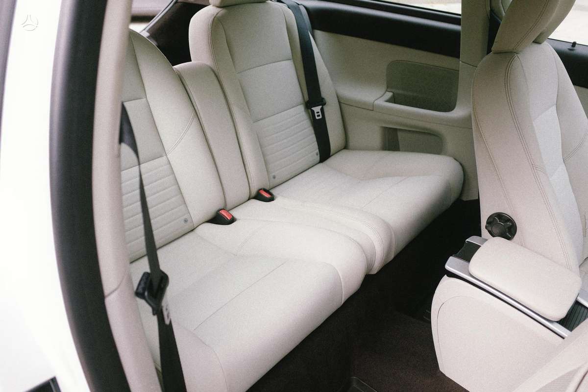 Volvo C30, 1.6 l., hatchback