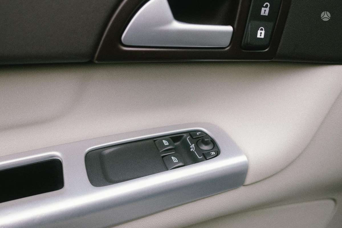 Volvo C30, 1.6 l., hatchback