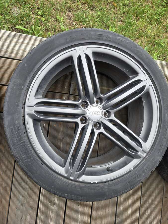 Audi A8, lengvojo lydinio, R20