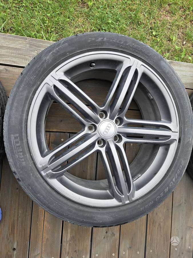 Audi A8, lengvojo lydinio, R20
