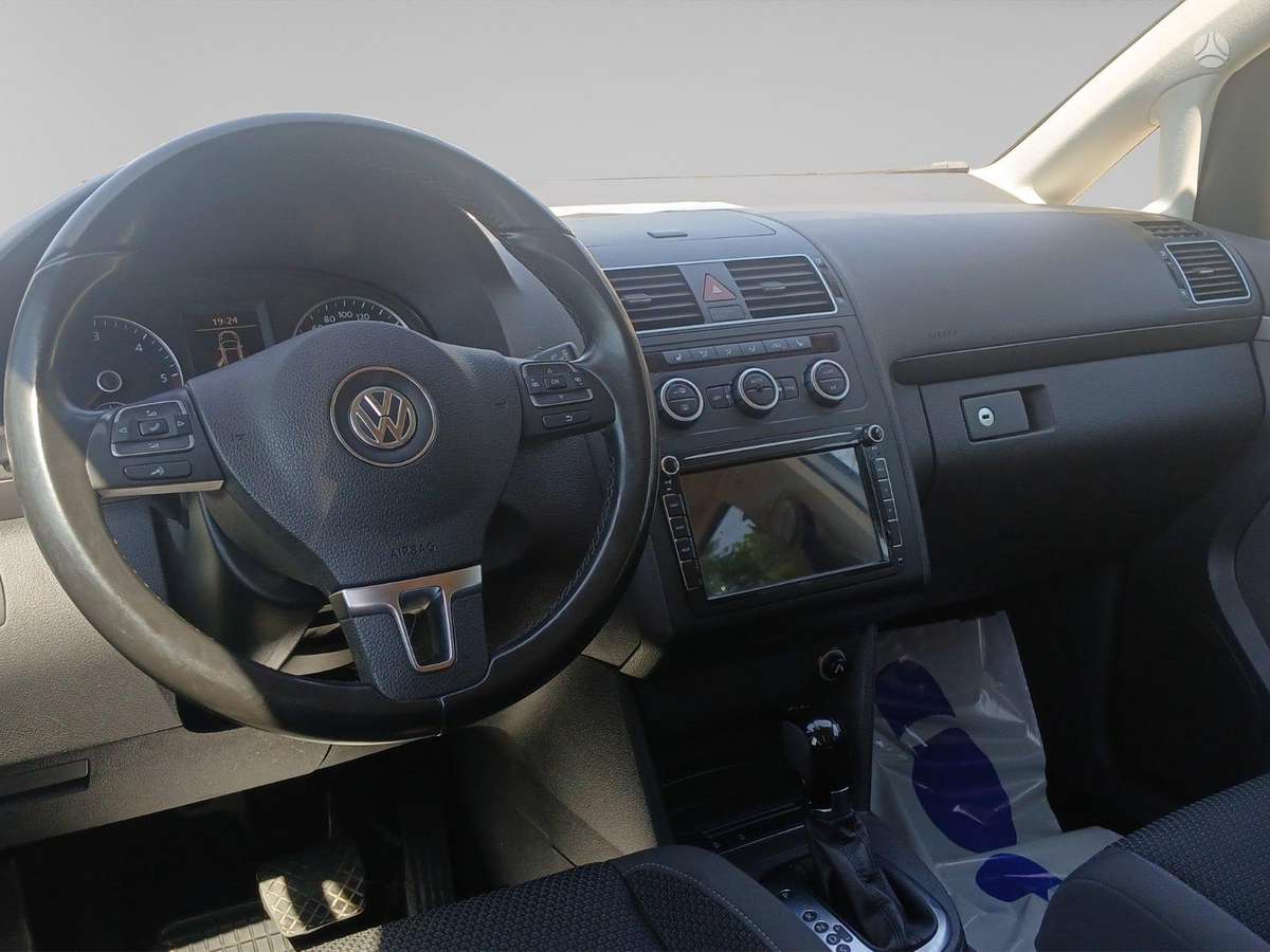 Volkswagen Touran - 8