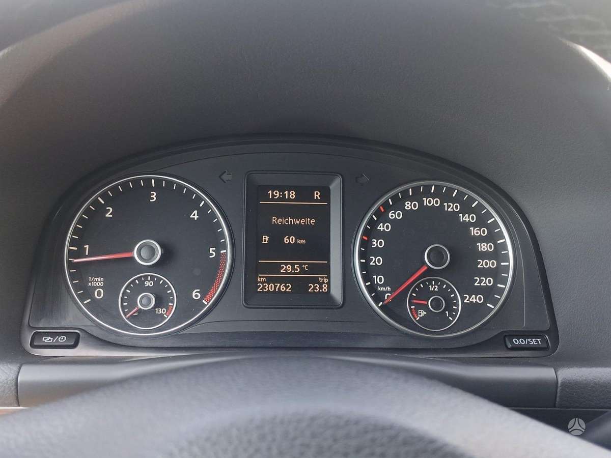 Volkswagen Touran - 10
