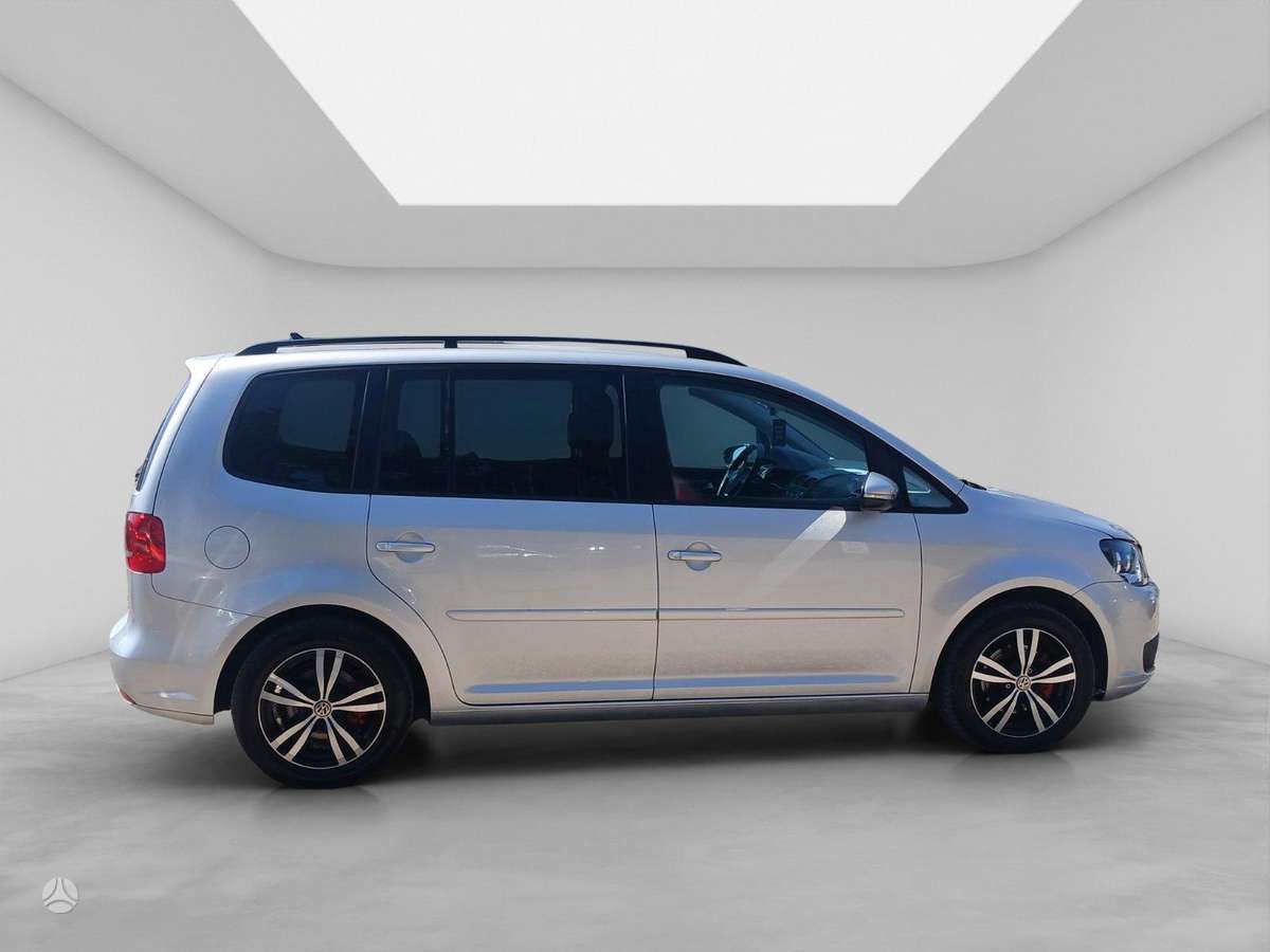 Volkswagen Touran - 4