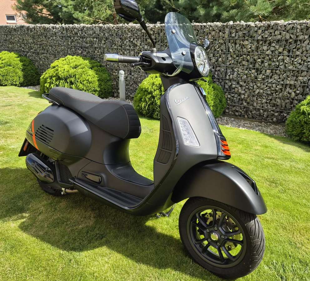 Piaggio Vespa 125cc, scooters / mopeds